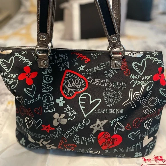 Coach Poppy C Glam Graffiti Hearts Shoulder Bag EUC - Picture 2 of 9